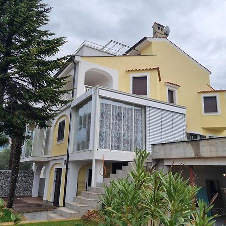 Maestral Apartments Malinska Bagian luar foto