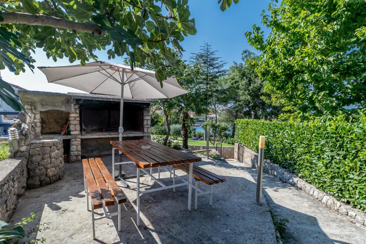 Maestral Apartments Malinska Bagian luar foto