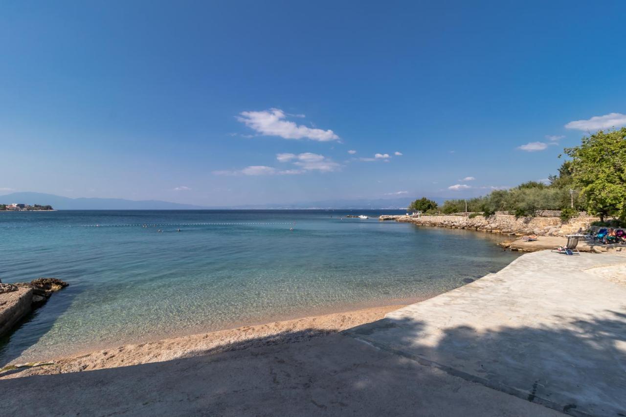 Maestral Apartments Malinska Bagian luar foto