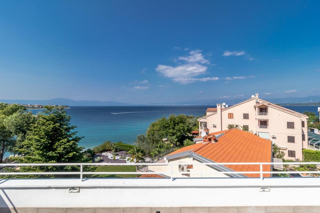 Maestral Apartments Malinska Bagian luar foto
