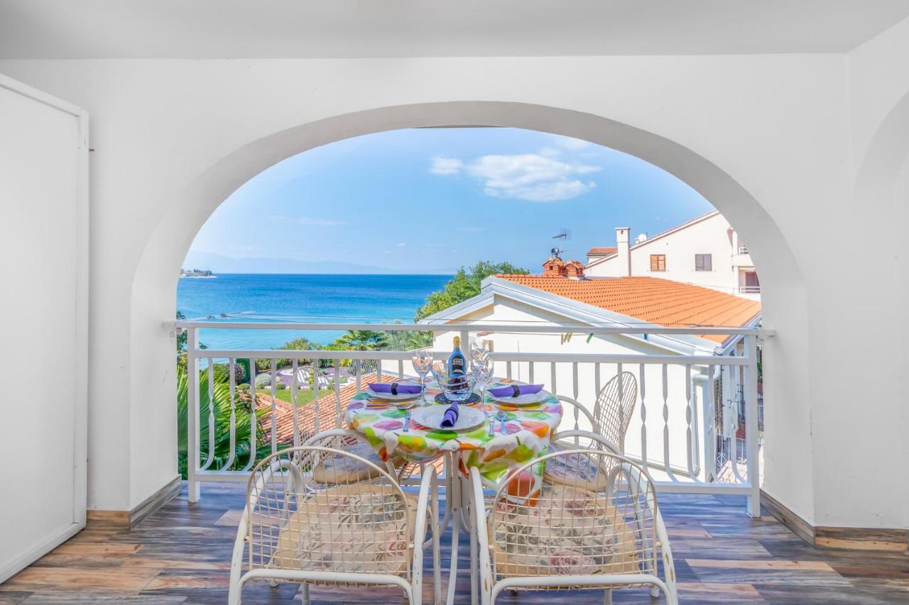 Maestral Apartments Malinska Bagian luar foto