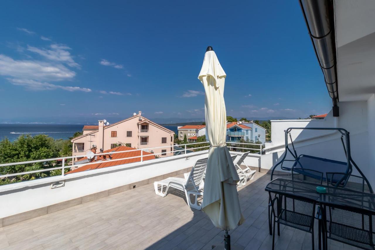 Maestral Apartments Malinska Bagian luar foto
