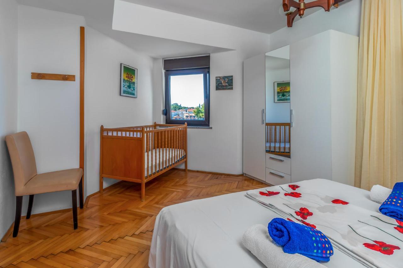 Maestral Apartments Malinska Bagian luar foto