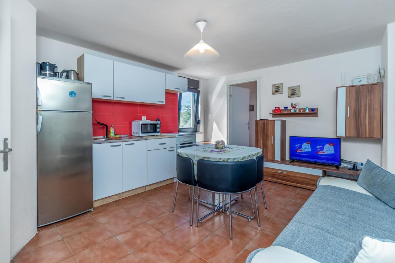 Maestral Apartments Malinska Bagian luar foto