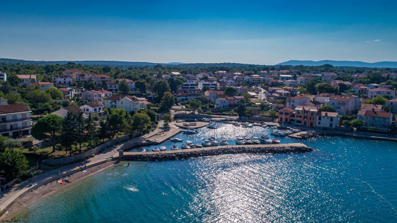 Maestral Apartments Malinska Bagian luar foto