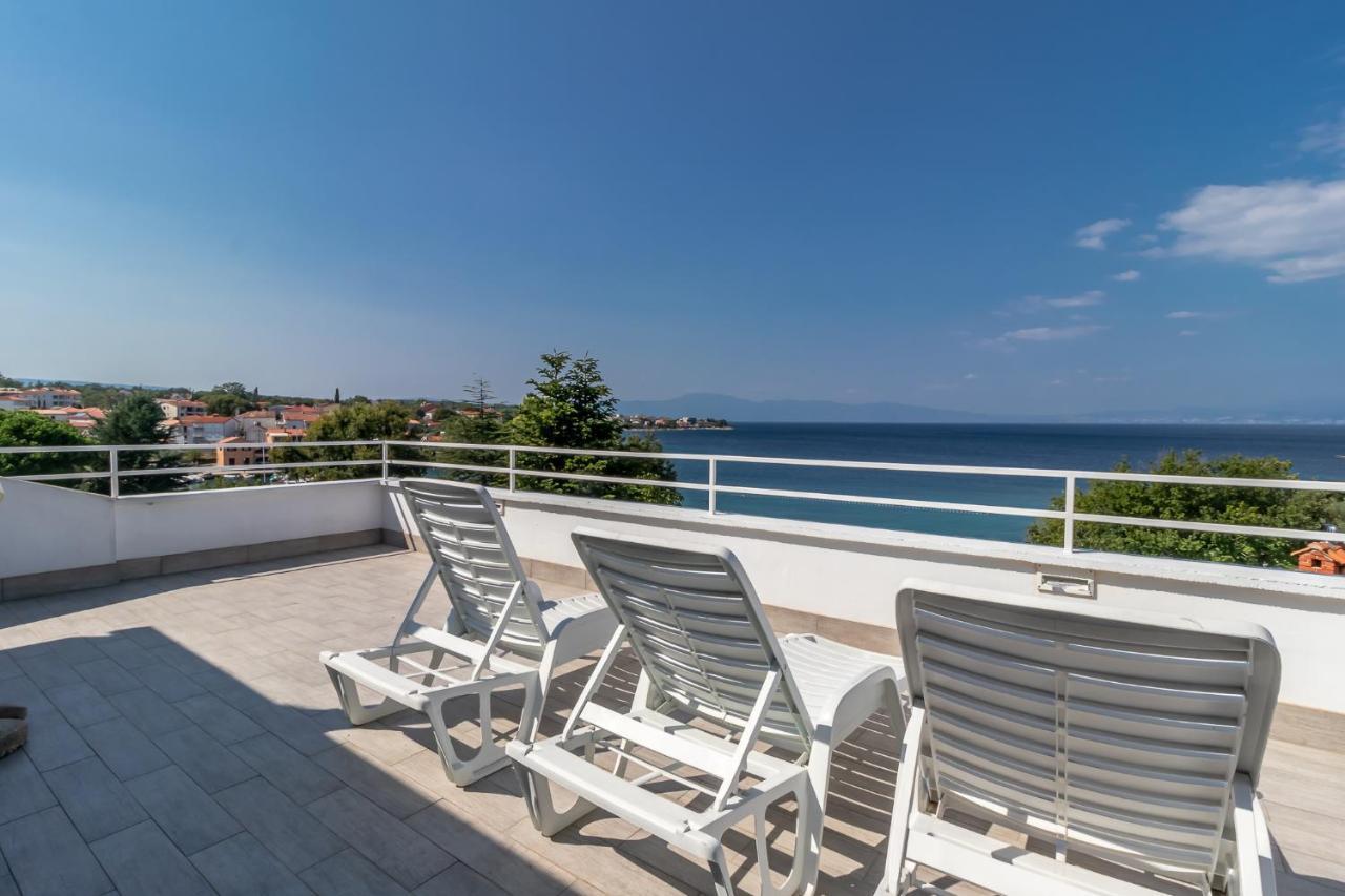 Maestral Apartments Malinska Bagian luar foto