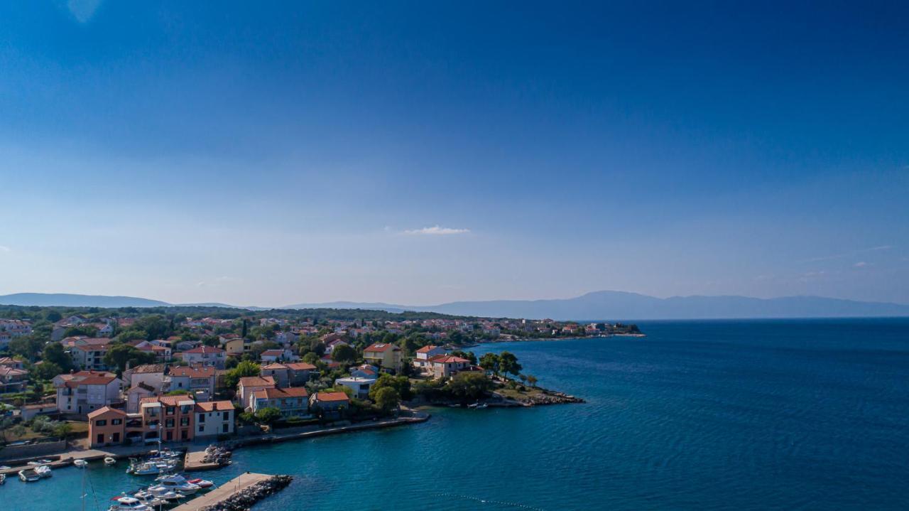 Maestral Apartments Malinska Bagian luar foto