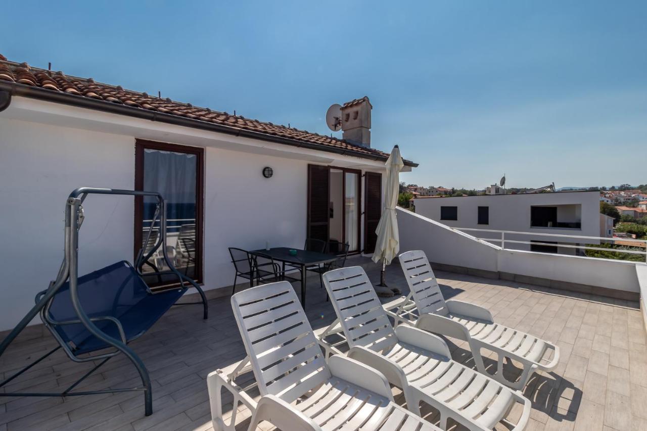 Maestral Apartments Malinska Bagian luar foto