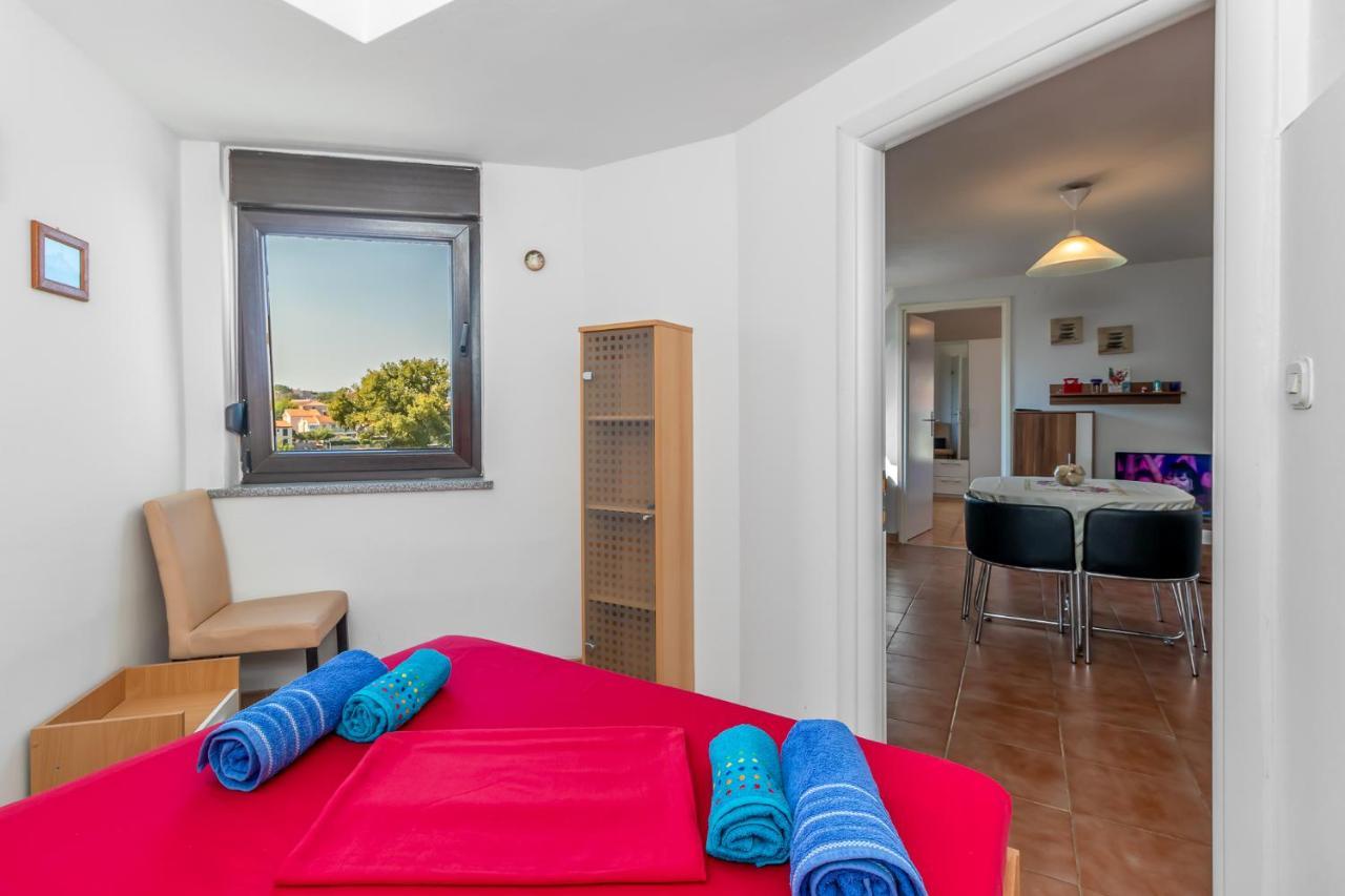 Maestral Apartments Malinska Bagian luar foto