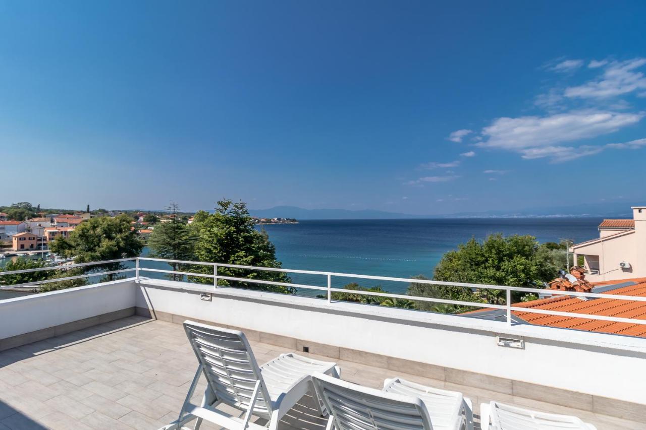 Maestral Apartments Malinska Bagian luar foto